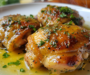 Cuisses de poulet au beurre citronné et à l’ail