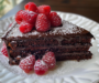 Gâteau au Chocolat et Framboises Fraîches Saisonnières