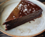 Gâteau au chocolat fondant et sel de mer exquis
